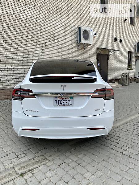 Хэтчбек Tesla Model X 2016 в Сторожинце