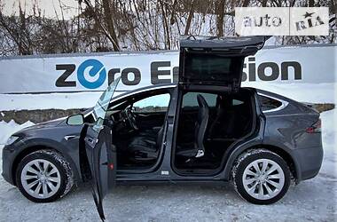 Позашляховик / Кросовер Tesla Model X 2017 в Києві