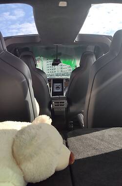 Позашляховик / Кросовер Tesla Model X 2017 в 