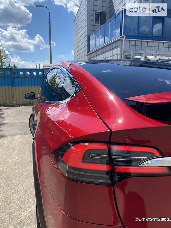 Позашляховик / Кросовер Tesla Model X 2016 в Києві