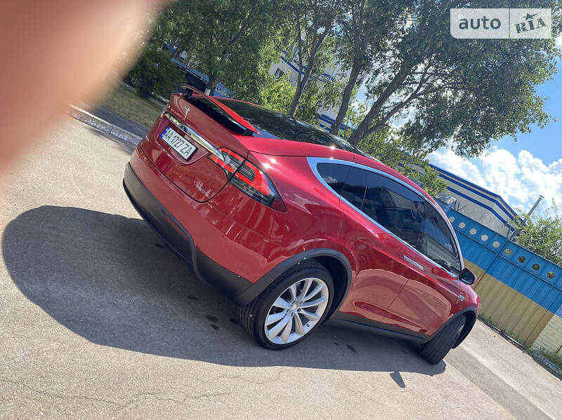 Позашляховик / Кросовер Tesla Model X 2016 в Києві