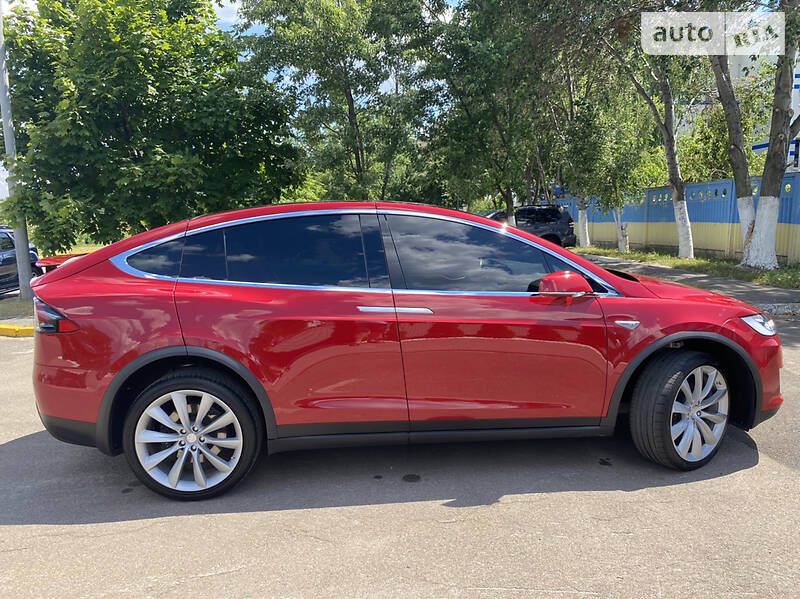 Позашляховик / Кросовер Tesla Model X 2016 в Києві