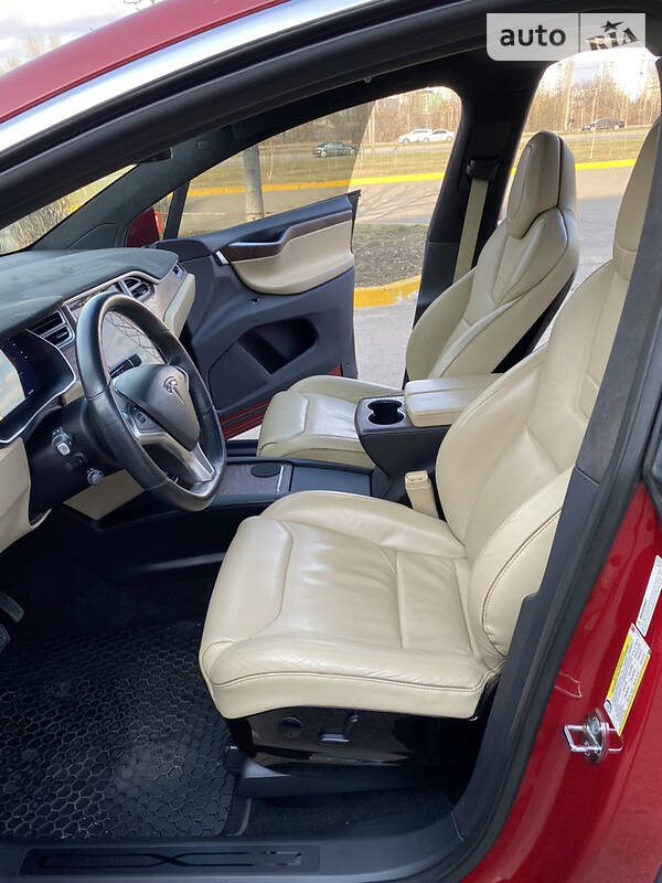Позашляховик / Кросовер Tesla Model X 2016 в Києві