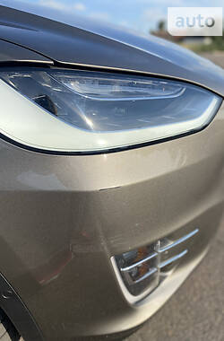 Позашляховик / Кросовер Tesla Model X 2016 в 