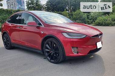 Автомобиль тесла красный цвет