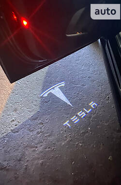 Хэтчбек Tesla Model X 2016 в Запорожье