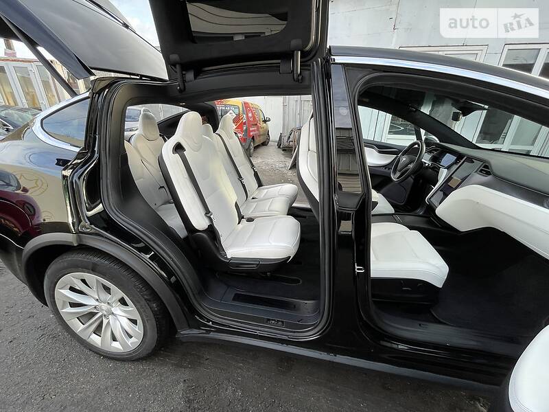 Позашляховик / Кросовер Tesla Model X 2018 в Києві