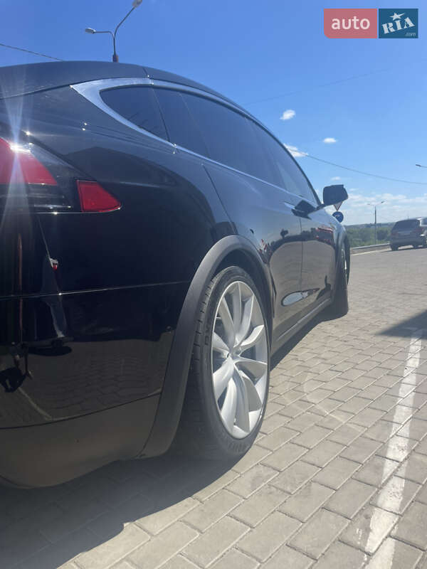 Позашляховик / Кросовер Tesla Model X 2016 в Сумах