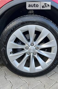 Внедорожник / Кроссовер Tesla Model X 2018 в Черновцах