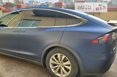 Внедорожник / Кроссовер Tesla Model X 2018 в Сумах