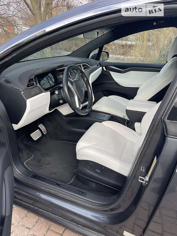 Хэтчбек Tesla Model X 2017 в Киеве