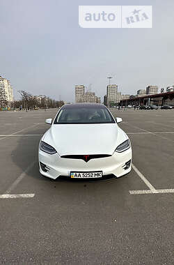 Хэтчбек Tesla Model X 2018 в Киеве