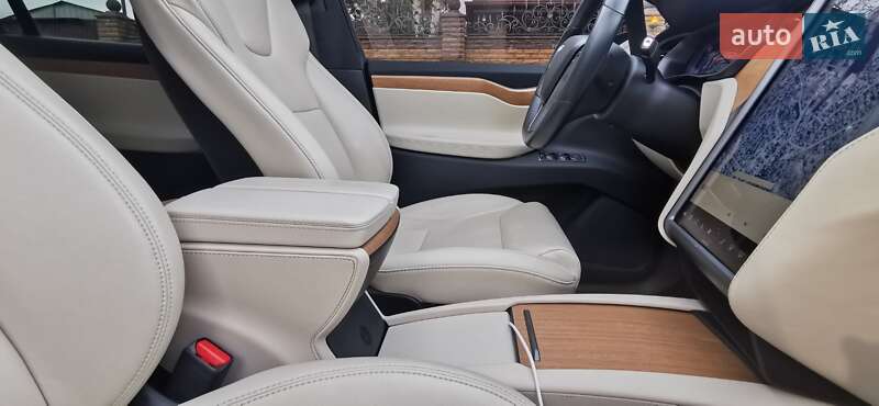 Внедорожник / Кроссовер Tesla Model X 2020 в Киеве