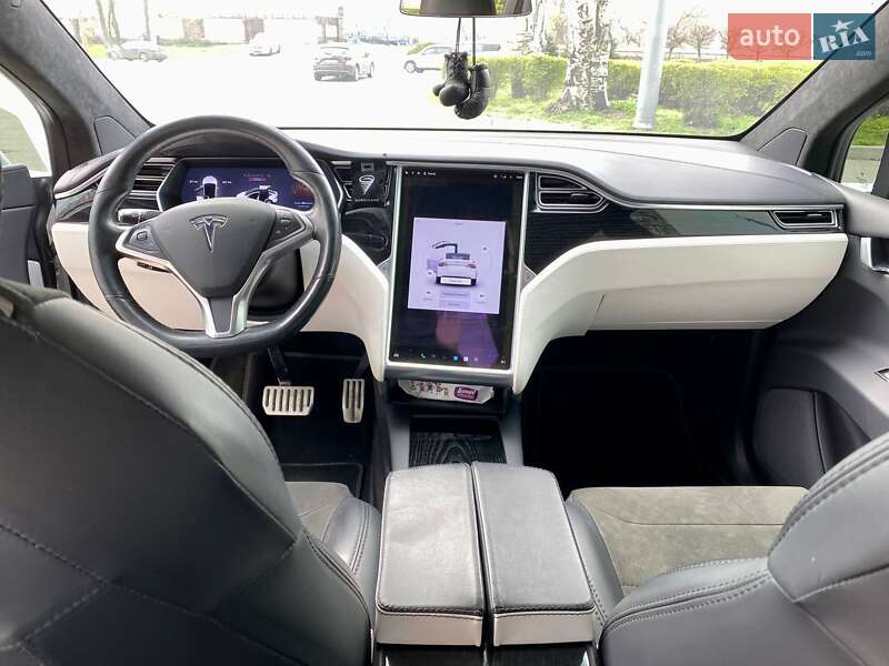 Позашляховик / Кросовер Tesla Model X 2017 в Дніпрі