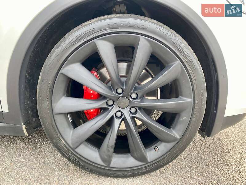Позашляховик / Кросовер Tesla Model X 2017 в Дніпрі