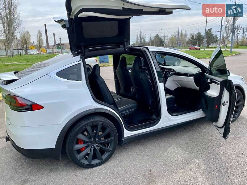 Позашляховик / Кросовер Tesla Model X 2017 в Дніпрі