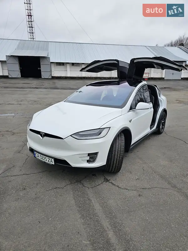 Позашляховик / Кросовер Tesla Model X 2016 в 