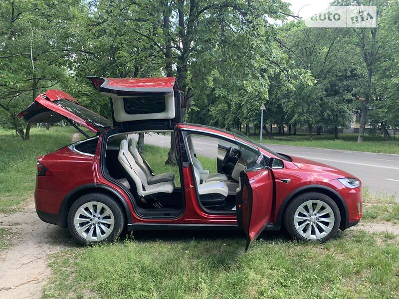 Позашляховик / Кросовер Tesla Model X 2018 в Києві