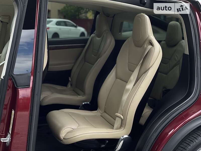 Позашляховик / Кросовер Tesla Model X 2016 в Стрию