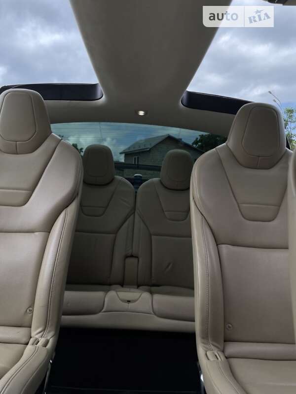 Позашляховик / Кросовер Tesla Model X 2016 в Стрию