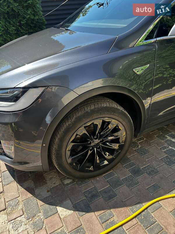 Позашляховик / Кросовер Tesla Model X 2016 в Харкові