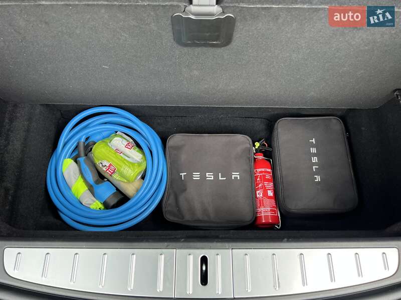 Позашляховик / Кросовер Tesla Model X 2020 в Рівному