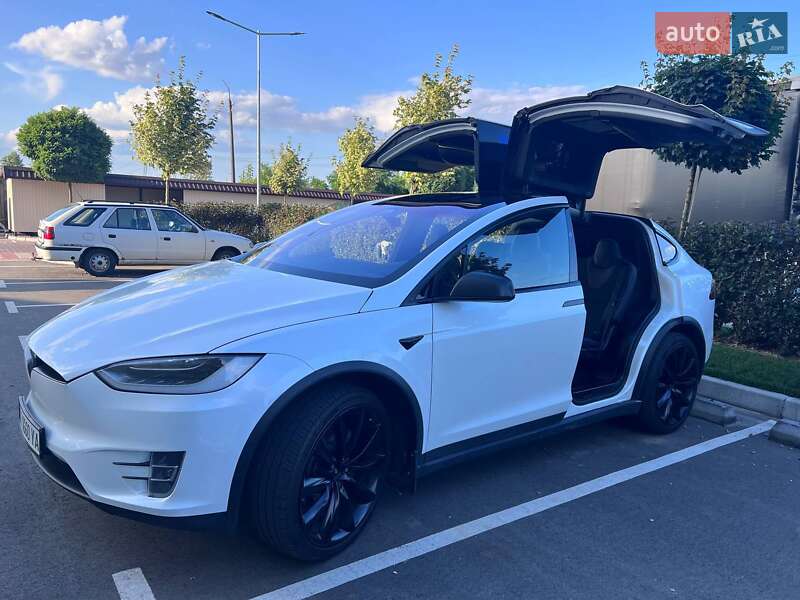 Позашляховик / Кросовер Tesla Model X 2017 в Києві
