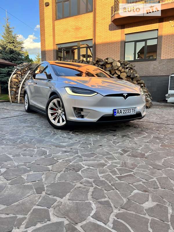 Позашляховик / Кросовер Tesla Model X 2016 в 
