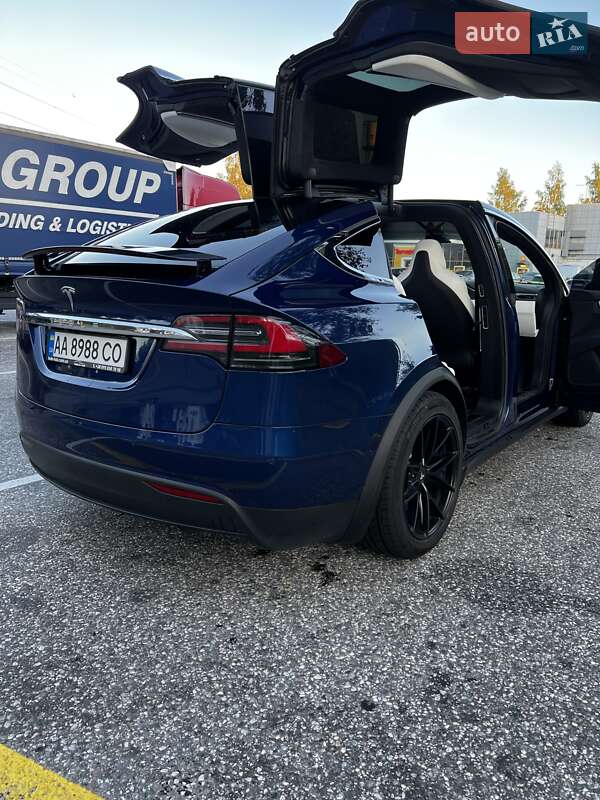 Позашляховик / Кросовер Tesla Model X 2017 в Києві