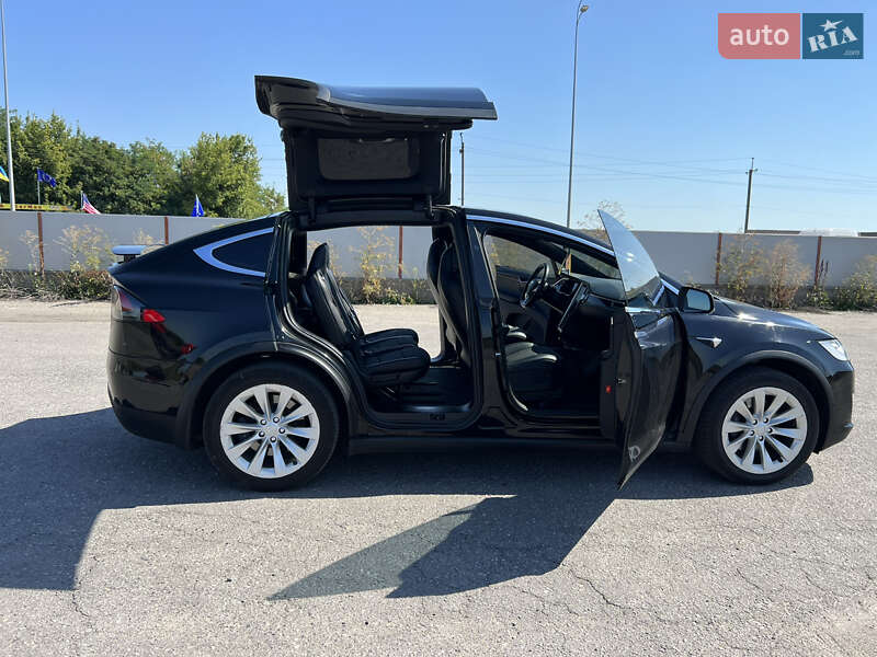 Позашляховик / Кросовер Tesla Model X 2017 в Вінниці