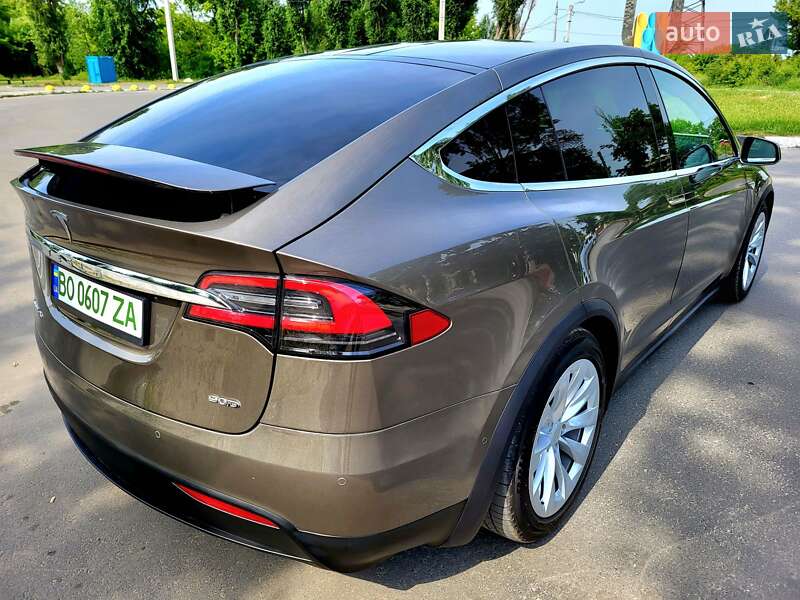 Позашляховик / Кросовер Tesla Model X 2016 в Харкові