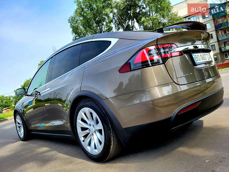 Позашляховик / Кросовер Tesla Model X 2016 в Харкові