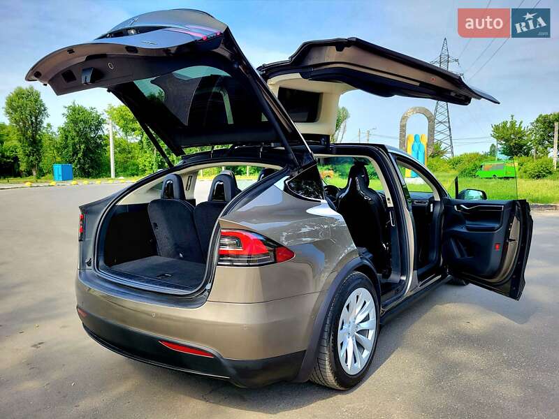 Позашляховик / Кросовер Tesla Model X 2016 в Харкові