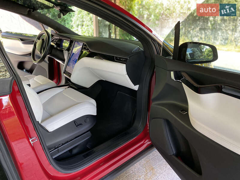 Внедорожник / Кроссовер Tesla Model X 2018 в Киеве