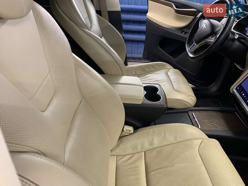 Позашляховик / Кросовер Tesla Model X 2016 в Києві