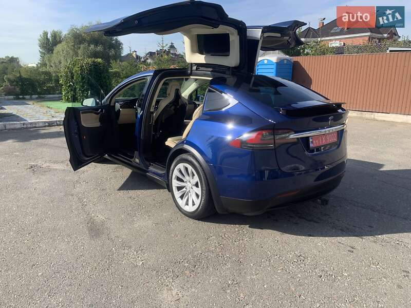 Позашляховик / Кросовер Tesla Model X 2016 в Києві