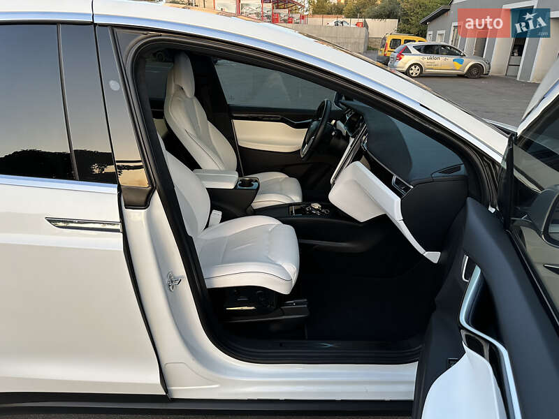 Внедорожник / Кроссовер Tesla Model X 2017 в Киеве