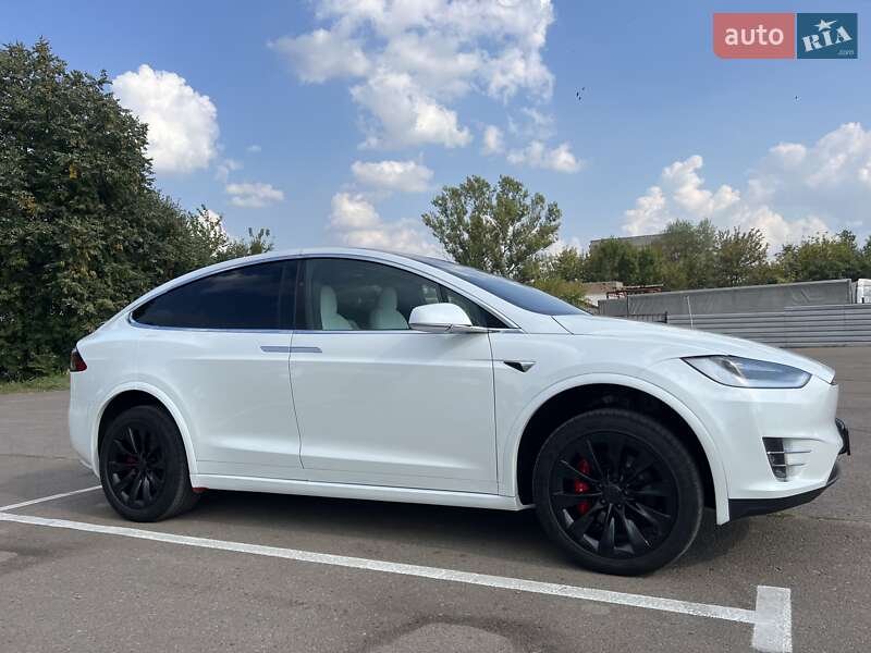 Позашляховик / Кросовер Tesla Model X 2020 в Рівному