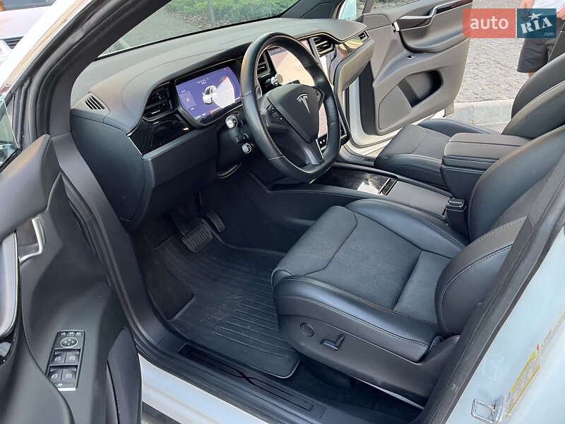 Внедорожник / Кроссовер Tesla Model X 2018 в Вишневом