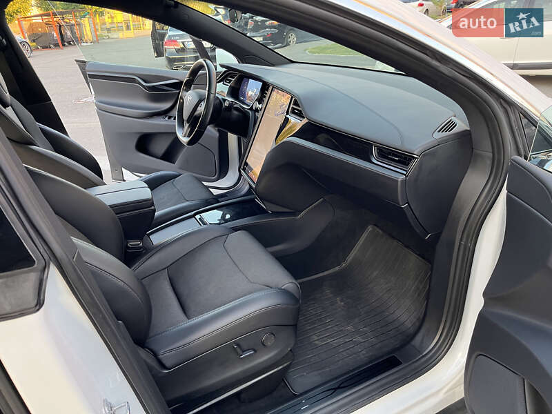 Внедорожник / Кроссовер Tesla Model X 2018 в Вишневом