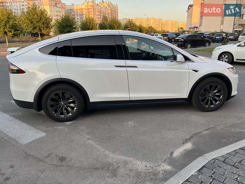 Внедорожник / Кроссовер Tesla Model X 2018 в Вишневом