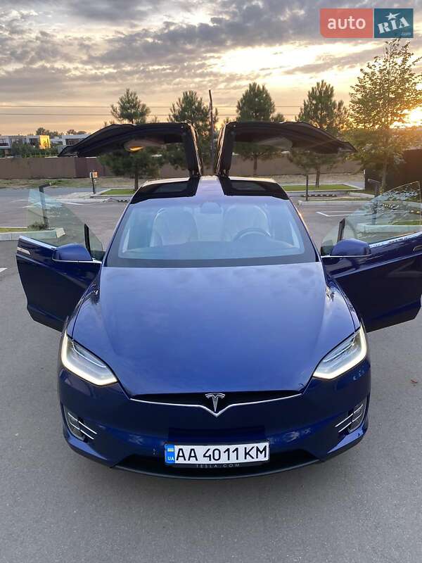 Внедорожник / Кроссовер Tesla Model X 2019 в Киеве