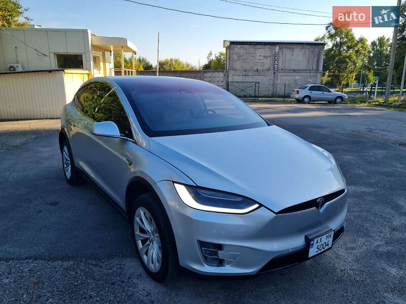 Позашляховик / Кросовер Tesla Model X 2016 в Києві