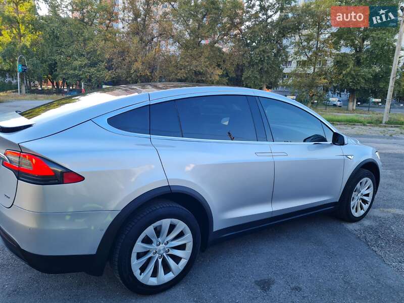 Позашляховик / Кросовер Tesla Model X 2016 в Києві