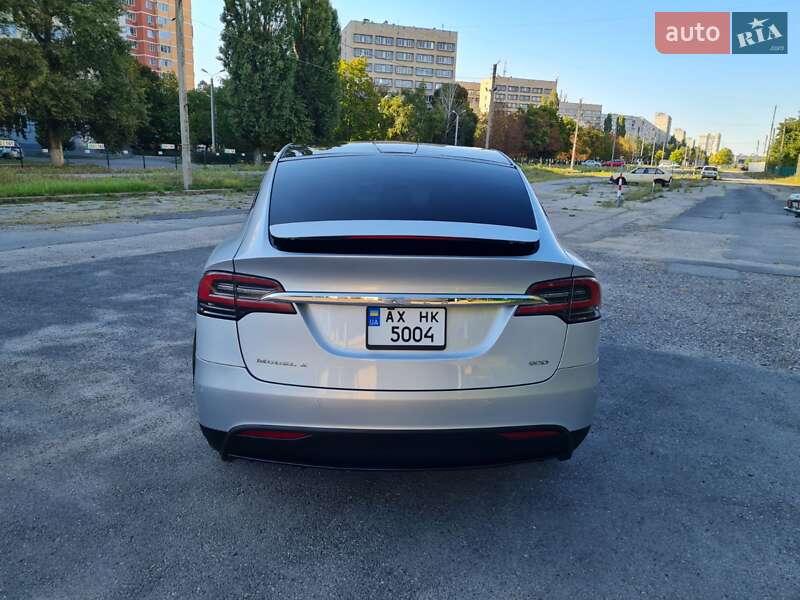 Позашляховик / Кросовер Tesla Model X 2016 в Києві