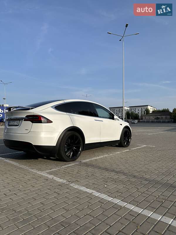 Позашляховик / Кросовер Tesla Model X 2018 в Тернополі