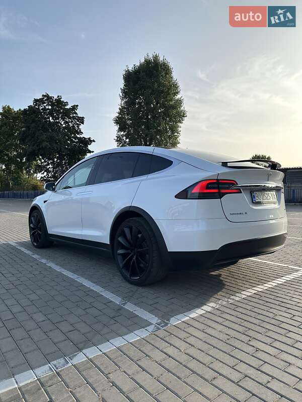 Позашляховик / Кросовер Tesla Model X 2018 в Тернополі