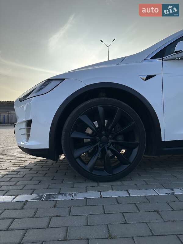 Позашляховик / Кросовер Tesla Model X 2018 в Тернополі