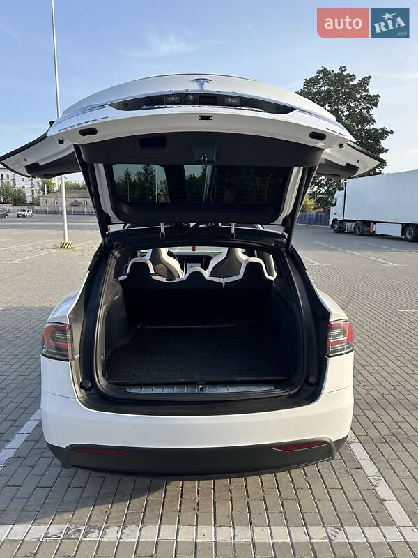 Позашляховик / Кросовер Tesla Model X 2018 в Тернополі