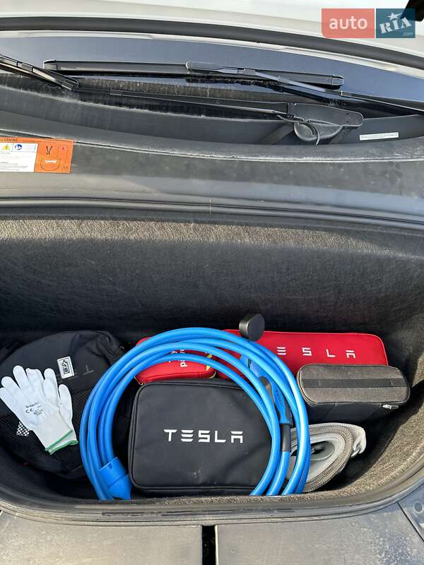 Позашляховик / Кросовер Tesla Model X 2018 в Тернополі
